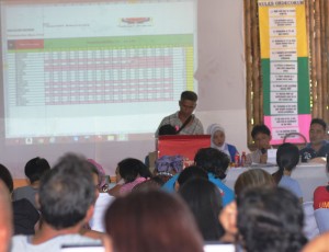 LIVE CANVASSING Volunteers from 19 barangays of Kiamba town witness the tallying of scores which they casted on the proposed community projects during the municipal inter-barangay forum last July 20. One of the unique features of Kalahi-CIDSS is the program’s prioritization process in which instead of local officials that determine which villages will avail the funds and projects; it is now given in the hands of ordinary people of barangays. 